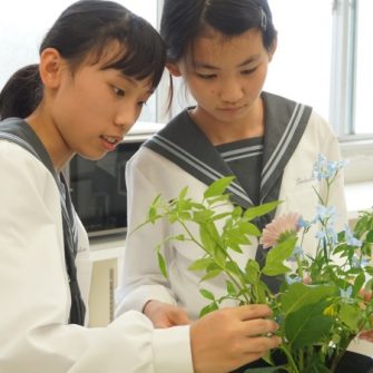 【特色授業】今週も中1華道授業!